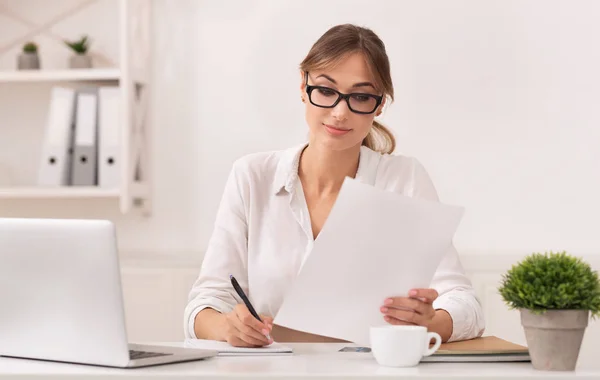 Businesswoman Doing Paperwork Taking Notes Sitting In Modern Office — Stock Photo, Image