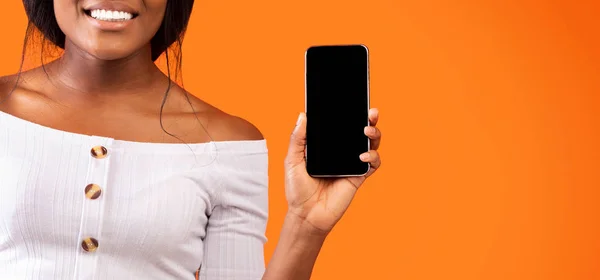 African Woman Showing Phone Screen Over Orange Background, Cropped, Mockup — Stock Photo, Image