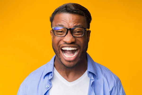 Millennial Black Man Laughing Looking At Camera Over Yellow Background — Stock Photo, Image