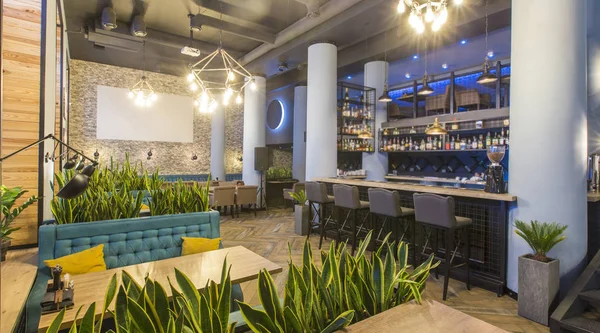Interior dari urban cafe modern atau restoran interior dengan tempat makan — Stok Foto