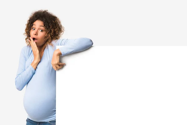 Amazing offer. Shocked expectant woman near blank poster — Stok fotoğraf