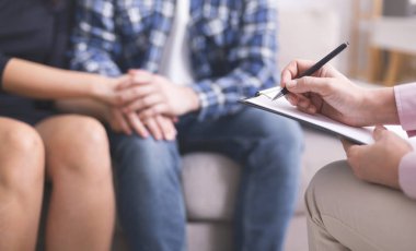 Genç bir araya kavuşan ailenin sonuçlarını özetleyen psikolog