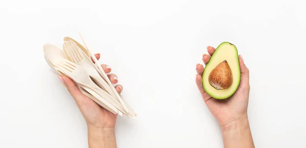 Recyclyng van avocado zaad in biologisch afbreekbaar wegwerp servies — Stockfoto