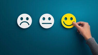 Mavi arkaplan yerine mutlu gülümseme simgesini seç