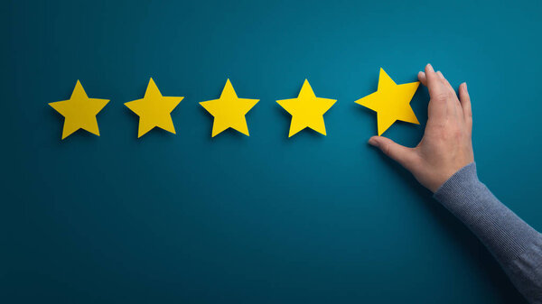 Бизнесменке поставили пять звезд, чтобы повысить рейтинг
