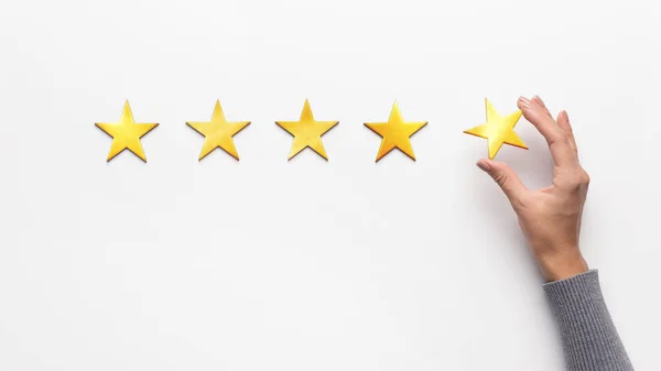 Woman hand giving and rating with five stars gold symbol — Stock Photo, Image