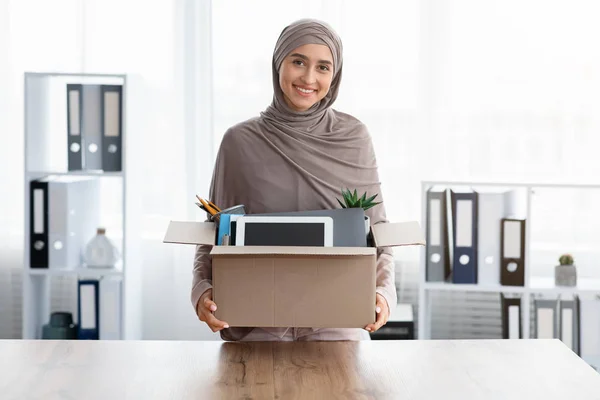 Happy Muslim Female Employee Holding Box With Her Belongings In Office — Stock Photo, Image