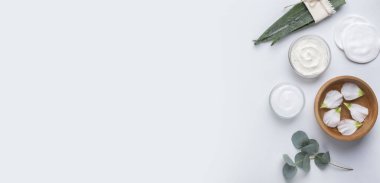 Aloe suyu ile doğal krem, spa için ekolojik ürünler rahatlama