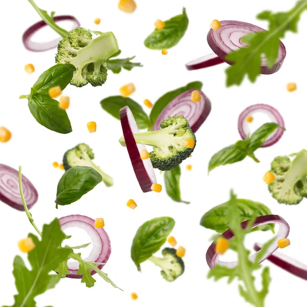 Latające zdrowe warzywa izolowane na białym tle — Zdjęcie stockowe