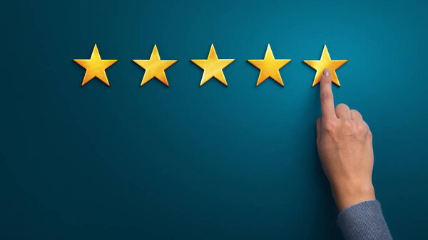 Мбаппе получил пятизвездочный рейтинг на синем фоне
