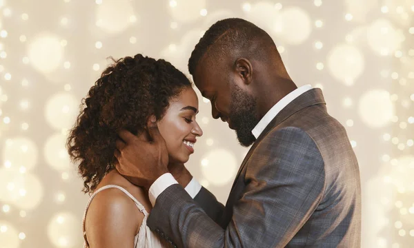 Close up of black man and woman in beautiful outfits — Stock Photo, Image