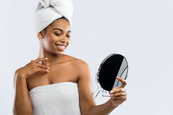 Pretty girl checking her skin in mirror after shower — Stock Photo, Image