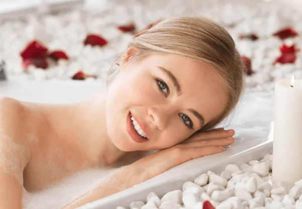 Close up of attractive young woman taking bath — Stock Photo, Image