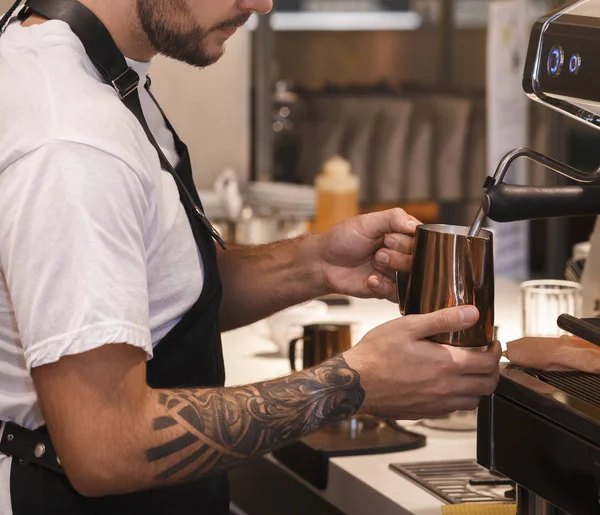 Unrecognizable Barista Making Coffee Working In Cafe Indoor, Cropped — Stock Photo, Image