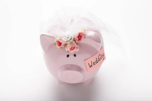 Sparschwein schmückt sich mit Hochzeitsgeld — Stockfoto