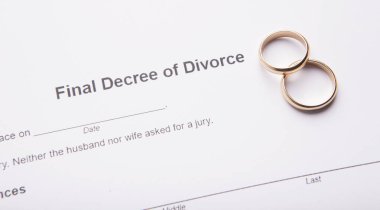 Wedding rings on final divorce decree document