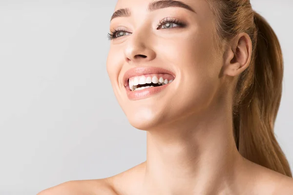 Beauty Portrait Of Millennial Girl Laughing On Gray Studio Background — Stok fotoğraf