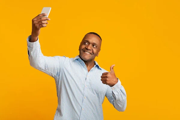 Modern african middle aged man making selfie — Stockfoto