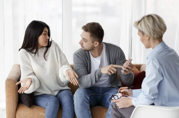 Husband Blaming Cheating Wife During Couples Therapy Session Indoor — Stockfoto