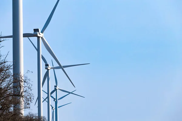 Wind turbines is ecological power supply. Ideas for the future — Stock Photo, Image
