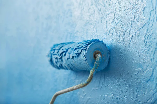 Colores de rodillo textura de pared en color azul — Foto de Stock