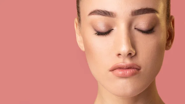 Woman With Eyes Closed Posing On Pink Studio Background, Panorama — Stock Photo, Image