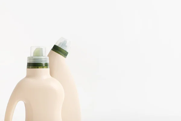 Дві пляшки з упаковкою біологічного дизайну, концепція біологічної природної чистки — стокове фото