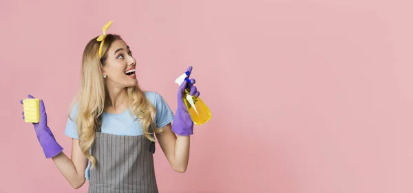 Funny girl spraying and looking at empty place — Stock Photo, Image