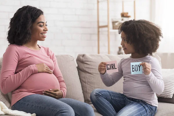 Cute Afro Girl And Her Pregnant Mother Guessing Baby Gender Together — Zdjęcie stockowe