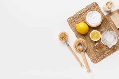 Profesyonel çevre temizliği, bambu fırçalar, doğal gazoz.