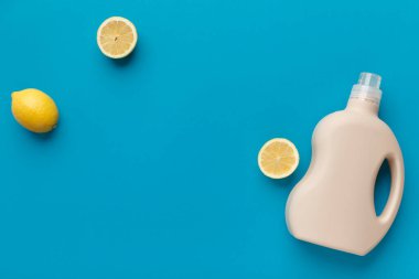 Sıvı toz ya da çamaşır deterjanı ile beyaz şişe