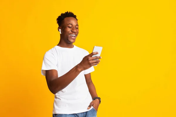 Young cheerful afro guy having video call — Stock Photo, Image