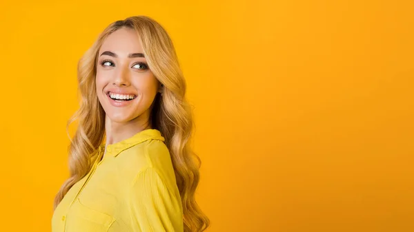 Happy blonde woman looking aside at free space — Stock Photo, Image