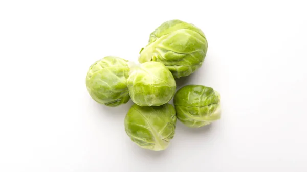 Brussels sprouts laid out in shape of flower — Φωτογραφία Αρχείου