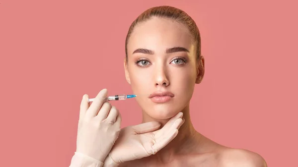 Model Girl Receiving Injection During Lips Plumping Procedure, Pink Background — Stockfoto
