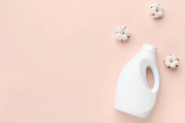 White plastic bottle of liquid laundry powder on pink — Stockfoto
