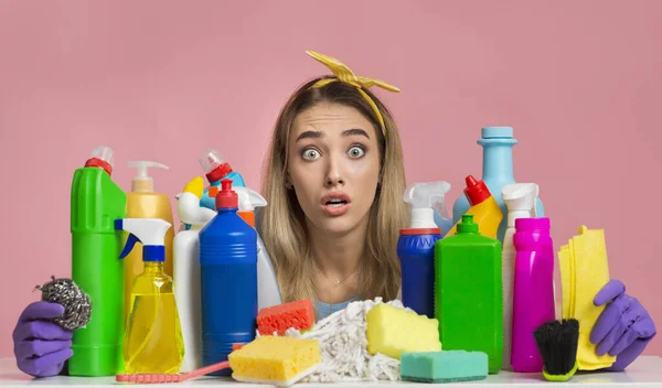 Shocked millennial woman holds hands cleaning supplies — Stock Photo, Image