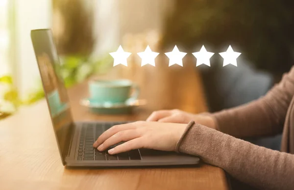 Woman evaluating company with high five stars rating — Stock Photo, Image