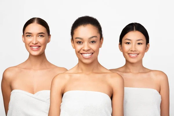 Three Attractive Women In Bath Towels Smiling Posing In Studio — Stock Photo, Image