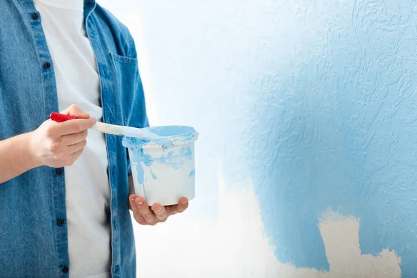 Man with brush and bucket of paint in his hands — Stockfoto