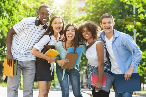 Portrait Of Cheerful International Students Posing Together While Having Fun Outdoors — Stock Photo, Image