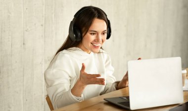Surprised girl looking at laptop and points at monitor