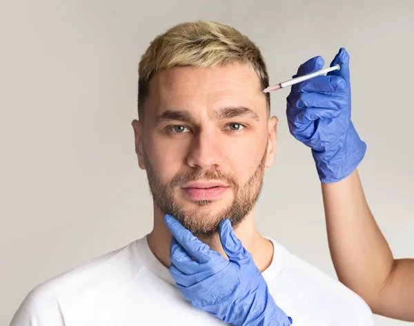 Handsome man takes beauty injections in clinic — Stock Photo, Image