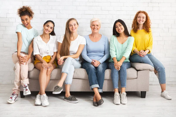 Mutiracial Ladies Of Different Age Sitting On Couch Posing Indoor — Stock Photo, Image