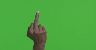 İşkence sembolü olarak orta parmağını kaldıran adam