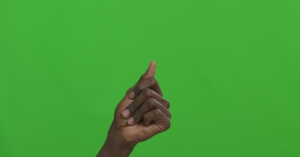 男の指をクロマキーの背景にスナップ — ストック動画