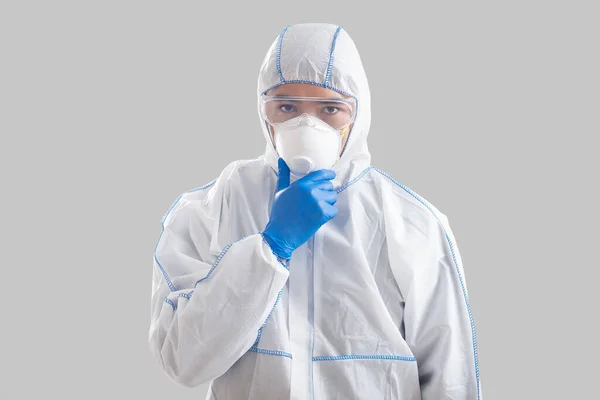 Coronavirus control. Asian man puts on protective suit — Stock Photo, Image