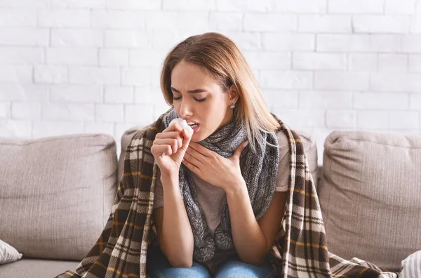 Woman with scarf in throat and plaid on shoulders — Stock Photo, Image