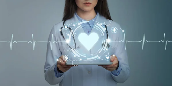 Medical worker holding digital tablet with heart rate projection — Stock Photo, Image