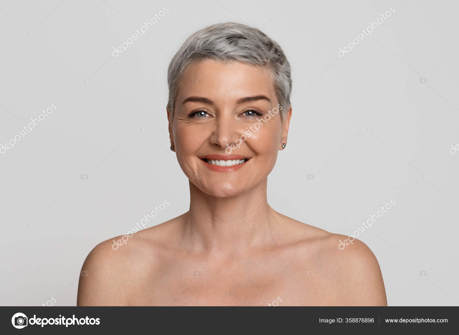 beatifull mature nude 短い髪で魅力的なヌード熟女の美しさの肖像画 — ストック写真 © Milkos #358876896